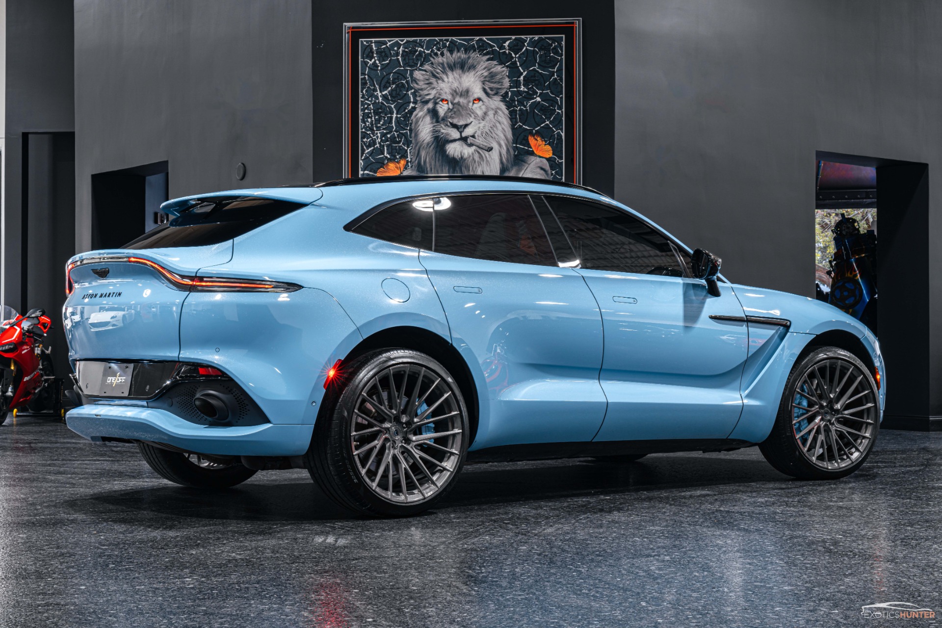 Used-2022-Aston-Martin-DBX-Q-